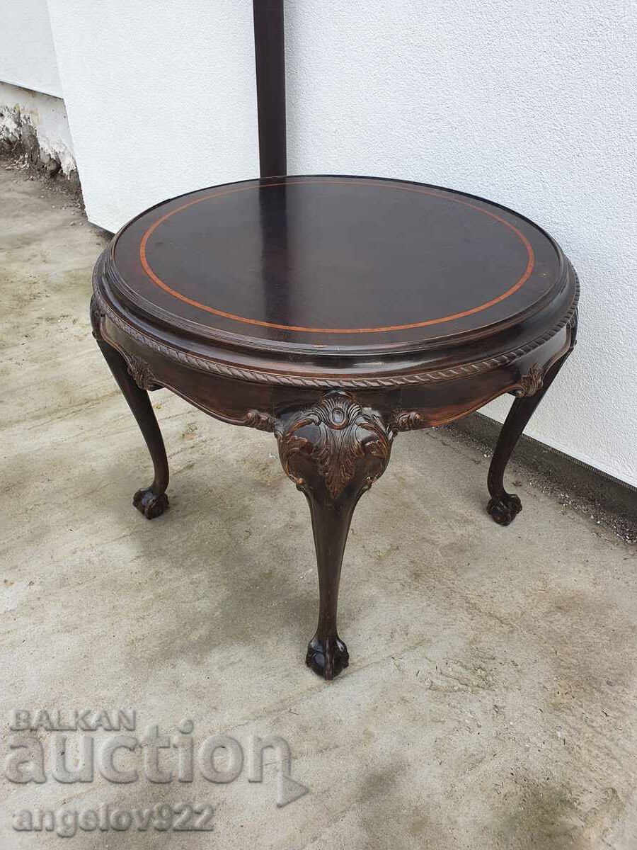 Auction Beautiful vintage table, absolutely solid wood!!! Auction Beautiful vintage table, absolutely solid wood!!!
