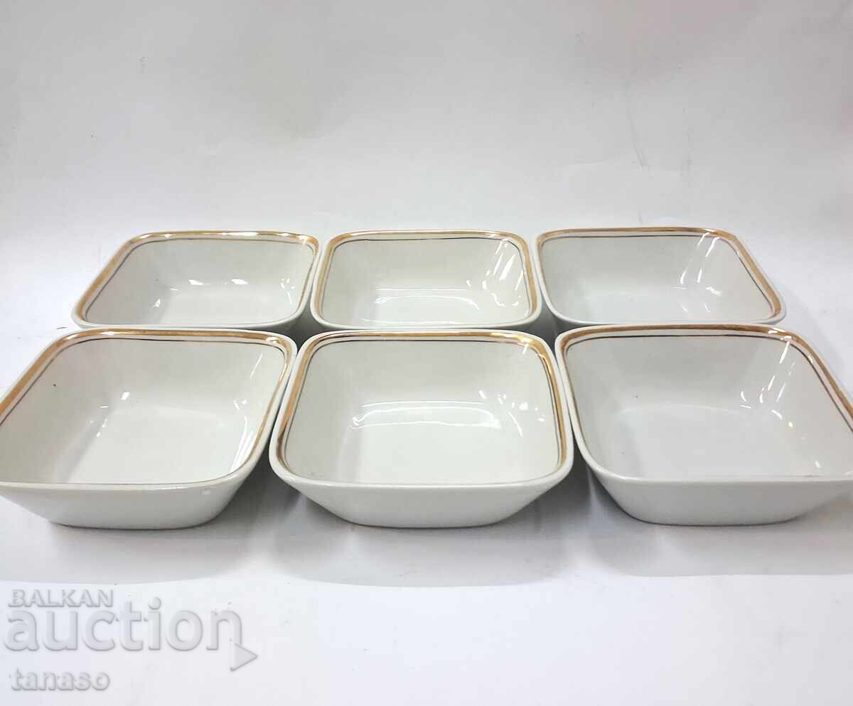 Комплект от шест порцеланови купички със златен кант с цена 48.00 лв. | € 24.54 Комплект от шест порцеланови купички със златен кант с цена 48.00 лв. | € 24.54