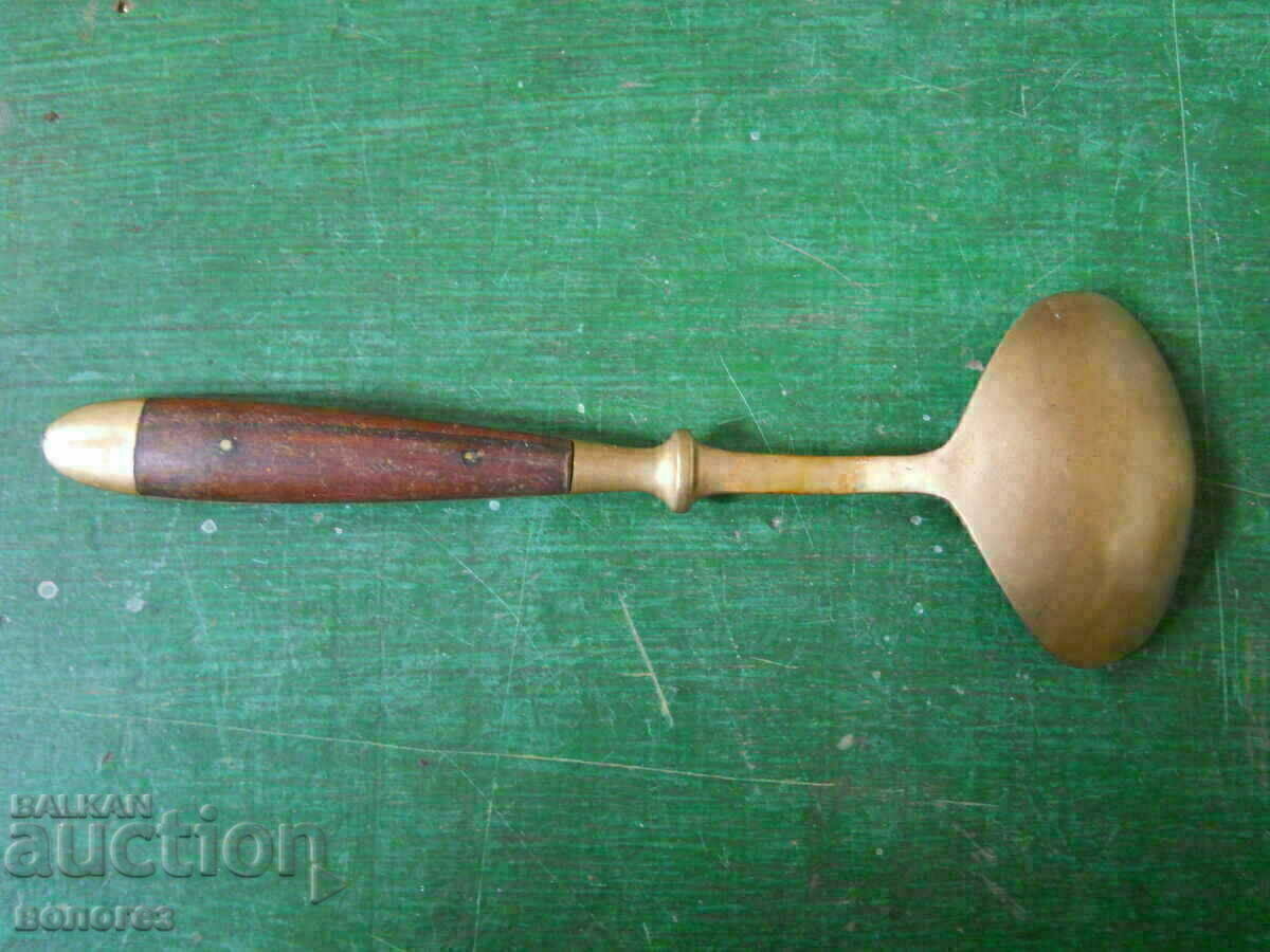 Παλιό μπρούτζινο κουτάλι σερβιρίσματος με τιμή 15.00 BGN | € 7.67