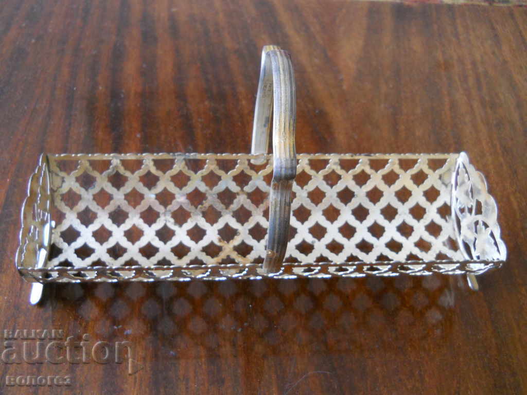 Suport de biscuiți argintat cu preț 15.00 BGN | € 7.67