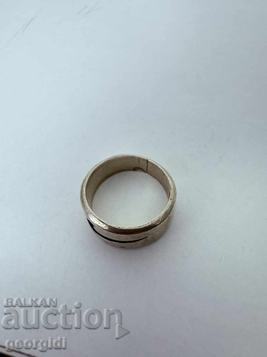 Inel masiv din argint. №7634 cu preț 55.00 BGN | € 28.12