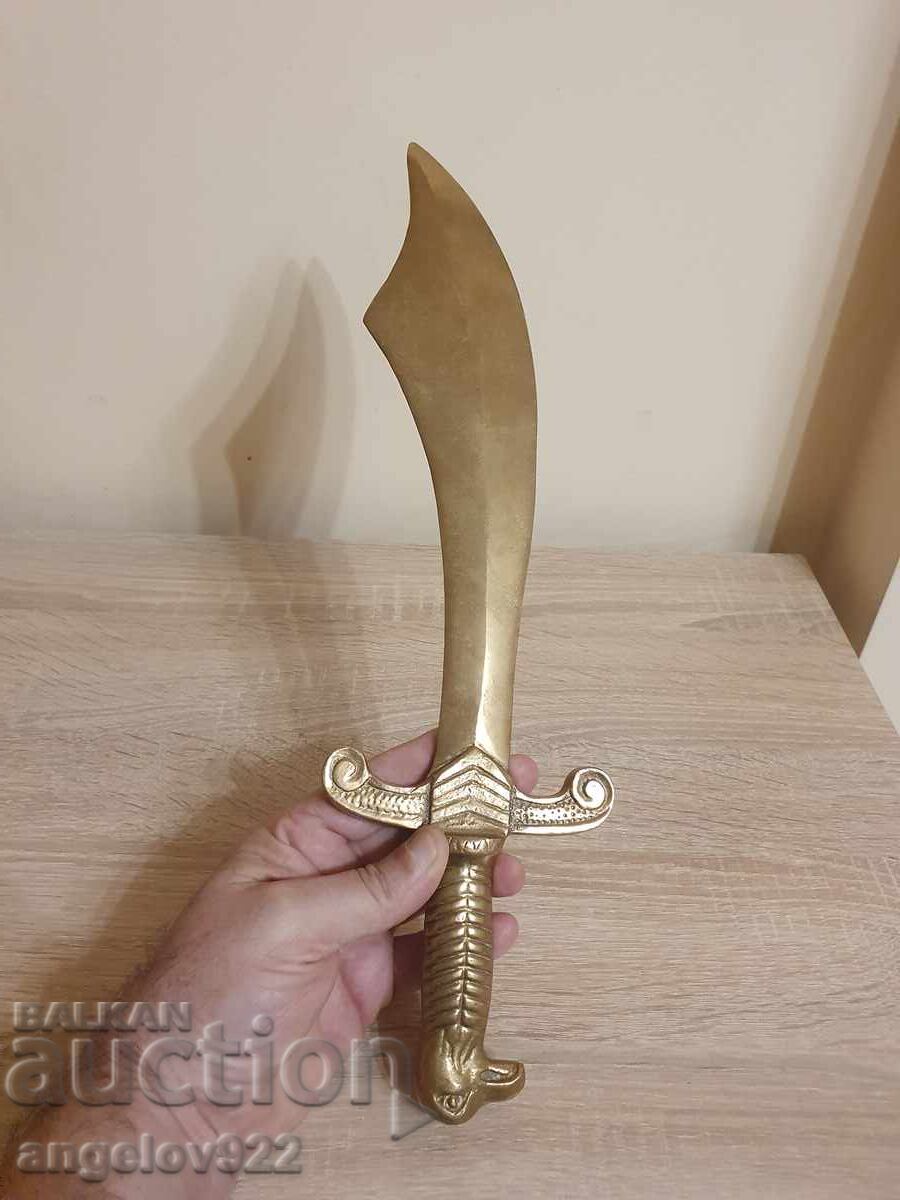 Mare pumnal greu de bronz!!! cu preț 16.00 BGN | € 8.18 Mare pumnal greu de bronz!!! cu preț 16.00 BGN | € 8.18