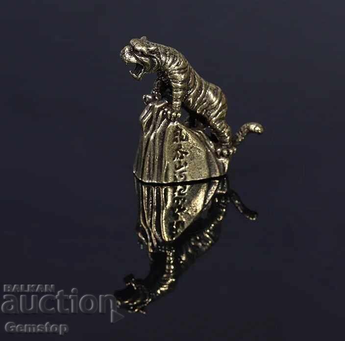 ΕΚΠΤΩΣΗ! 74 γραμμάρια στυλιζαρισμένο χάλκινο ειδώλιο τίγρης από 1 st! με τιμή 6.00 BGN | € 3.07 ΕΚΠΤΩΣΗ! 74 γραμμάρια στυλιζαρισμένο χάλκινο ειδώλιο τίγρης από 1 st! με τιμή 6.00 BGN | € 3.07