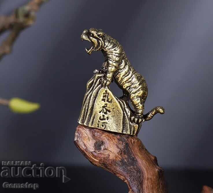 Δημοπρασία ΕΚΠΤΩΣΗ! 74 γραμμάρια στυλιζαρισμένο χάλκινο ειδώλιο τίγρης από 1 st! Δημοπρασία ΕΚΠΤΩΣΗ! 74 γραμμάρια στυλιζαρισμένο χάλκινο ειδώλιο τίγρης από 1 st!