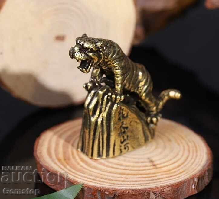 ΕΚΠΤΩΣΗ! 74 γραμμάρια στυλιζαρισμένο χάλκινο ειδώλιο τίγρης από 1 st! ΕΚΠΤΩΣΗ! 74 γραμμάρια στυλιζαρισμένο χάλκινο ειδώλιο τίγρης από 1 st!