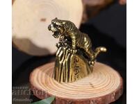 ΕΚΠΤΩΣΗ! 74 γραμμάρια στυλιζαρισμένο χάλκινο ειδώλιο τίγρης από 1 st!