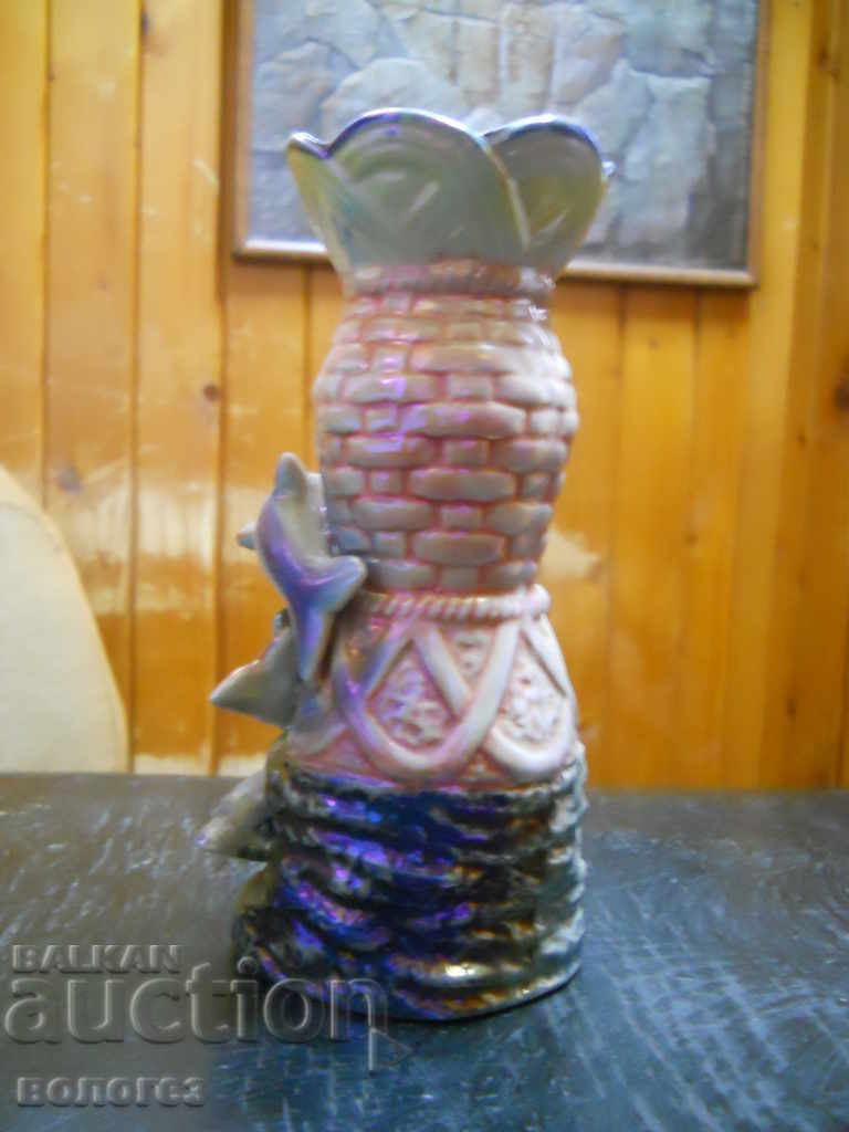 Vaza din ceramica cu delfini cu preț 10.00 BGN | € 5.11