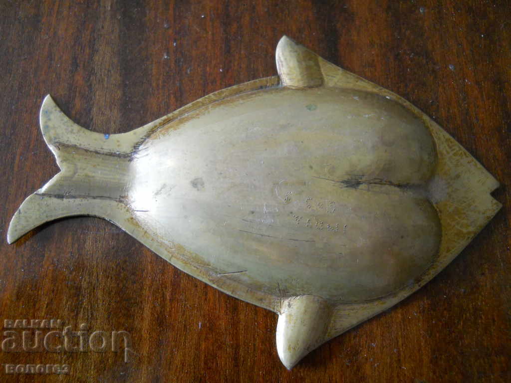 Antique brass ashtray with price 15.00 BGN | € 7.67 Antique brass ashtray with price 15.00 BGN | € 7.67