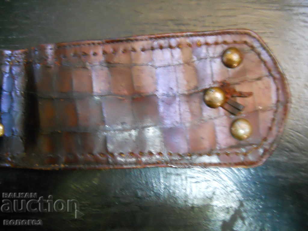 Аукцион Старинен пепелник върху кожен колан