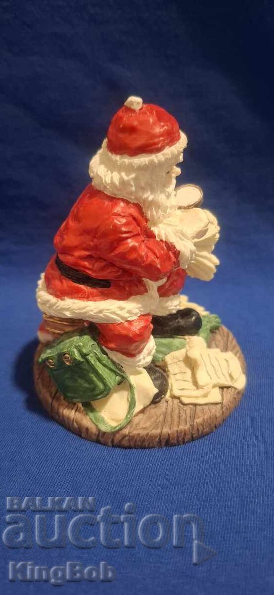 Παράδοση ΠΑΠΠΟΥΣ ΧΡΙΣΤΟΥΓΕΝΝΙΑΤΙΚΟΣ ΔΙΑΒΑΖΕΙ ΤΗ ΛΙΣΤΑ ΜΕ ΤΑ ΥΠΑΚΟΥΑ ΚΑΙ ΑΔΙΣΤΑΚΤΑ ΠΑΙΔΙΑ