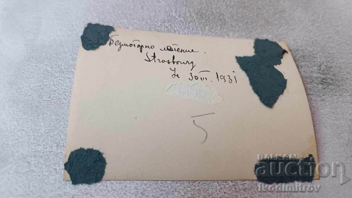 Φωτογραφία Ανέμου Αεροπλάνου μπροστά από υπόστεγο 1931 με τιμή 2.35 BGN | € 1.20