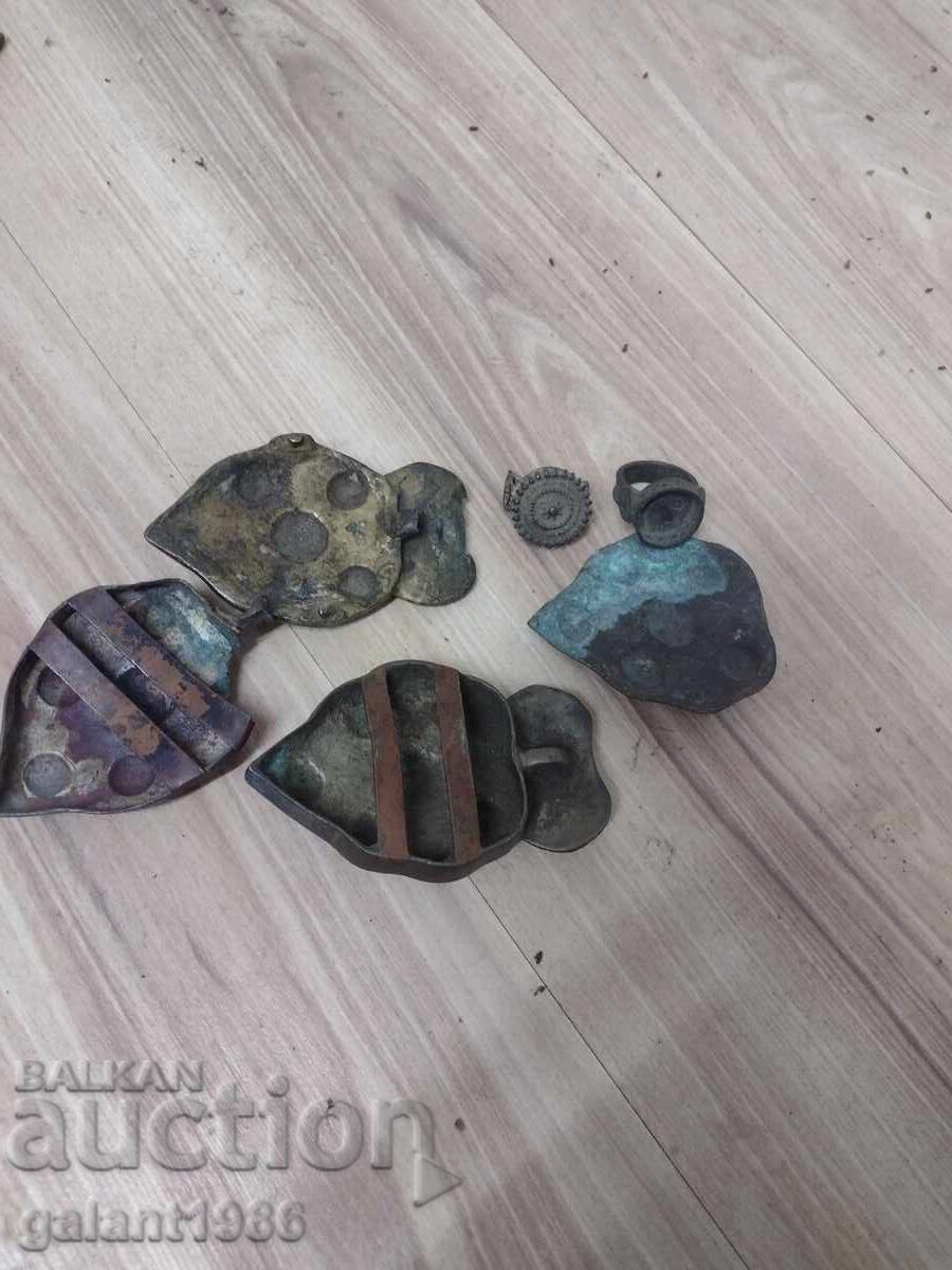 RESTURI DE PAFTALE cu preț 36.20 BGN | € 18.51 RESTURI DE PAFTALE cu preț 36.20 BGN | € 18.51