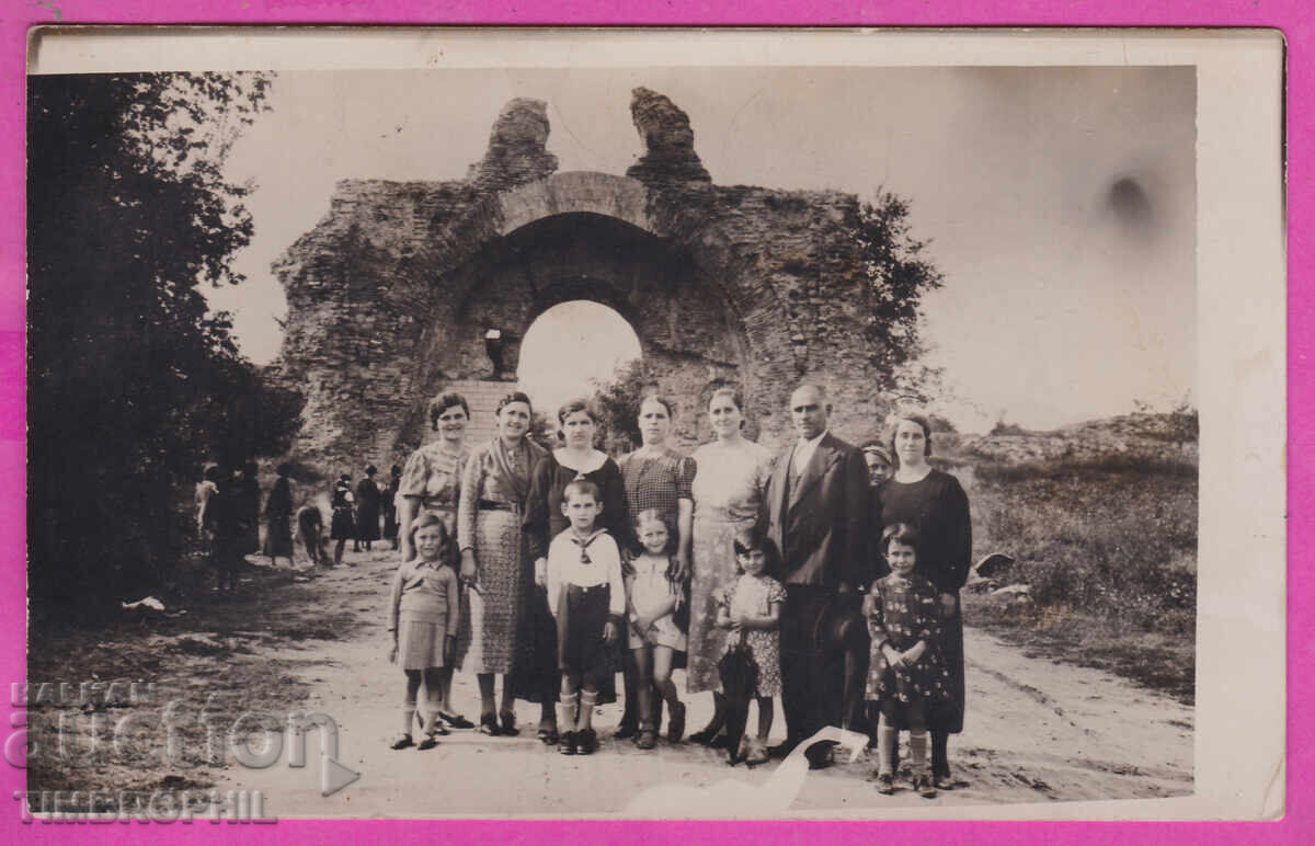 316958 / Hisarya Grupa Poarta Principală a cetății Cămilele 316958 / Hisarya Grupa Poarta Principală a cetății Cămilele