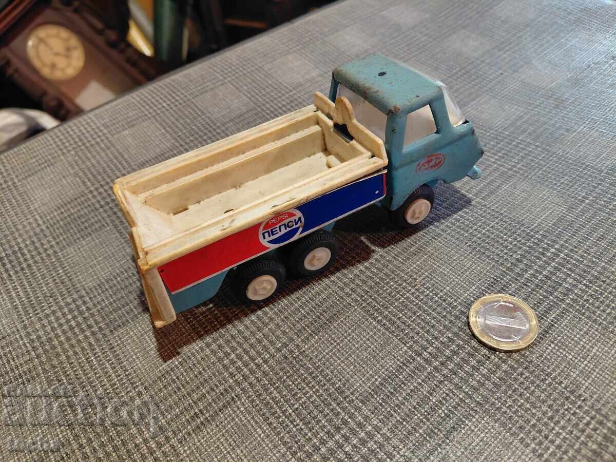 Camion vechi de tablă bulgăresc. BZȚ cu preț 3.50 BGN | € 1.79 Camion vechi de tablă bulgăresc. BZȚ cu preț 3.50 BGN | € 1.79