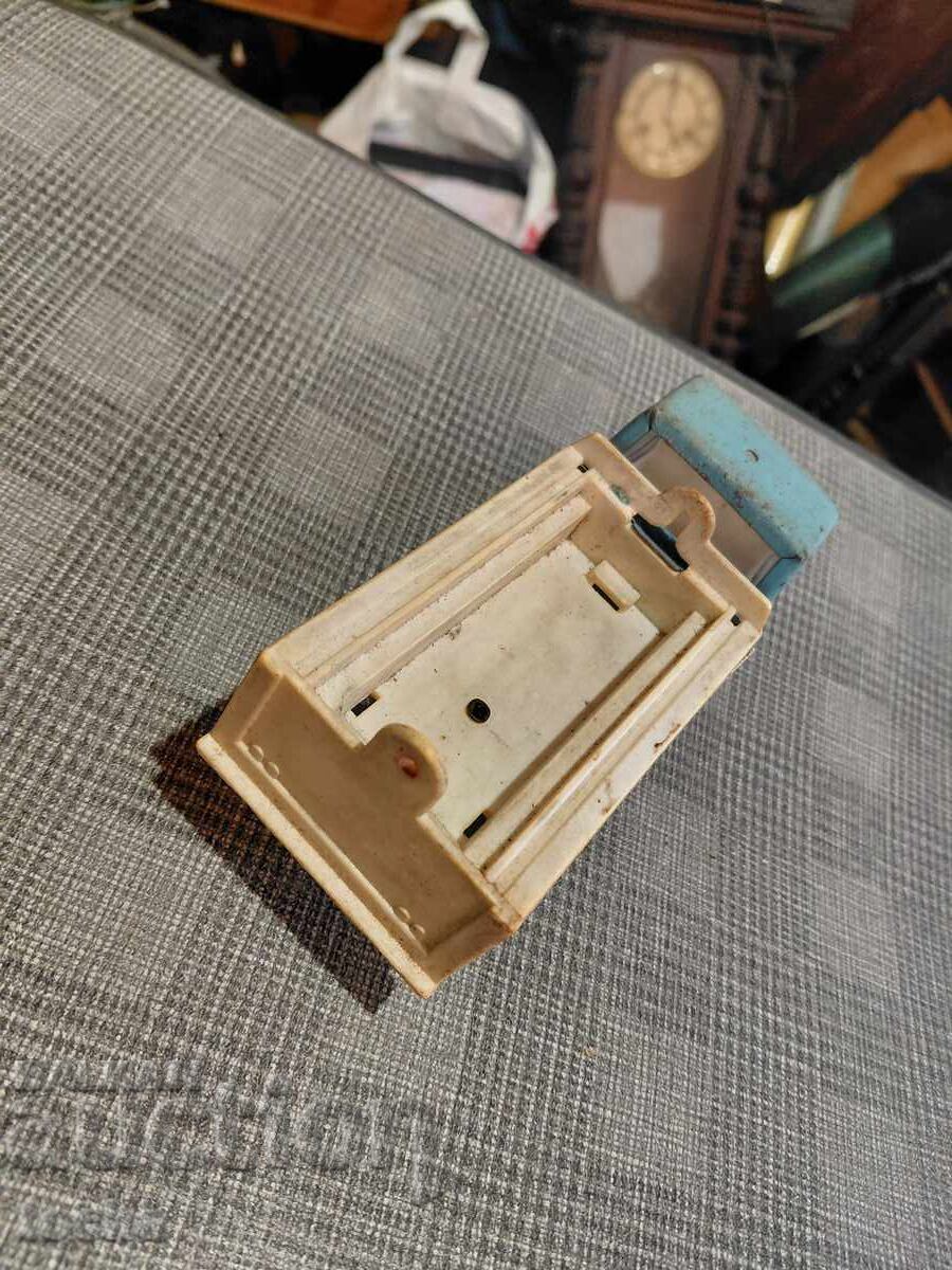 Livrarea Camion vechi de tablă bulgăresc. BZȚ Livrarea Camion vechi de tablă bulgăresc. BZȚ