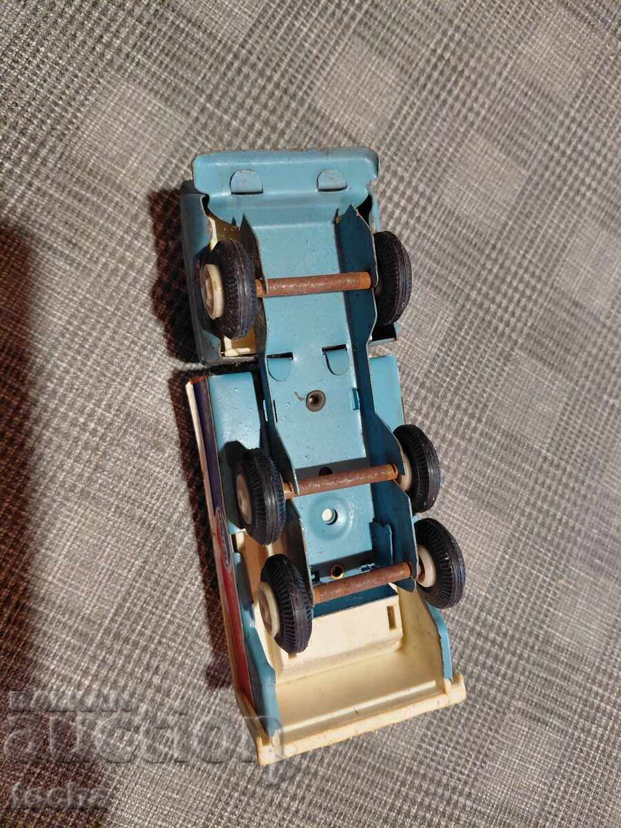 Camion vechi de tablă bulgăresc. BZȚ - 5 Camion vechi de tablă bulgăresc. BZȚ - 5