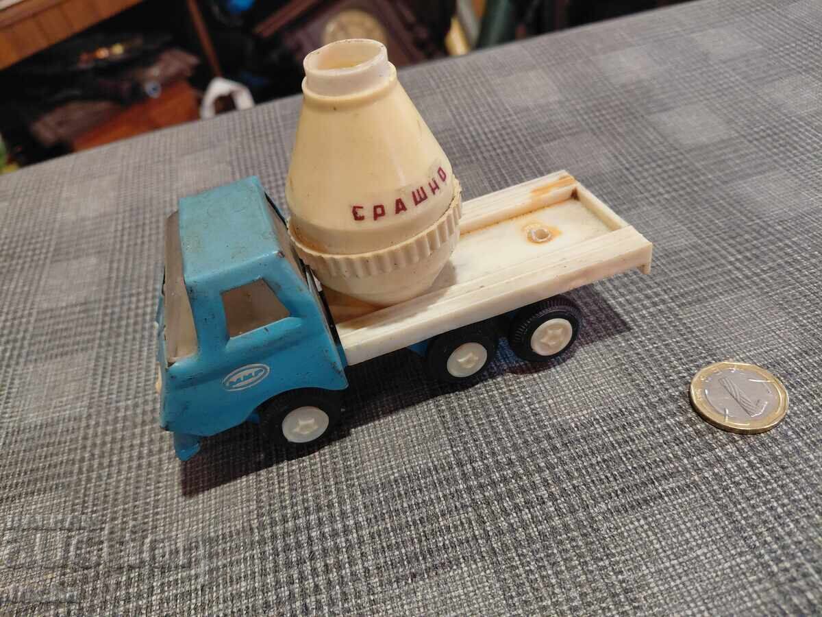 Licitație Camion vechi de tablă bulgăresc. BZȚ Licitație Camion vechi de tablă bulgăresc. BZȚ