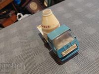 Παλιό Βουλγάρικο λαμαρινένιο φορτηγάκι. BZC