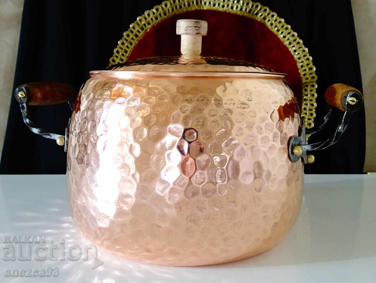 Кована медна тенджера с капак,чиста червeна мед 6 литра, 1.1 с цена 279.00 лв. | € 142.65