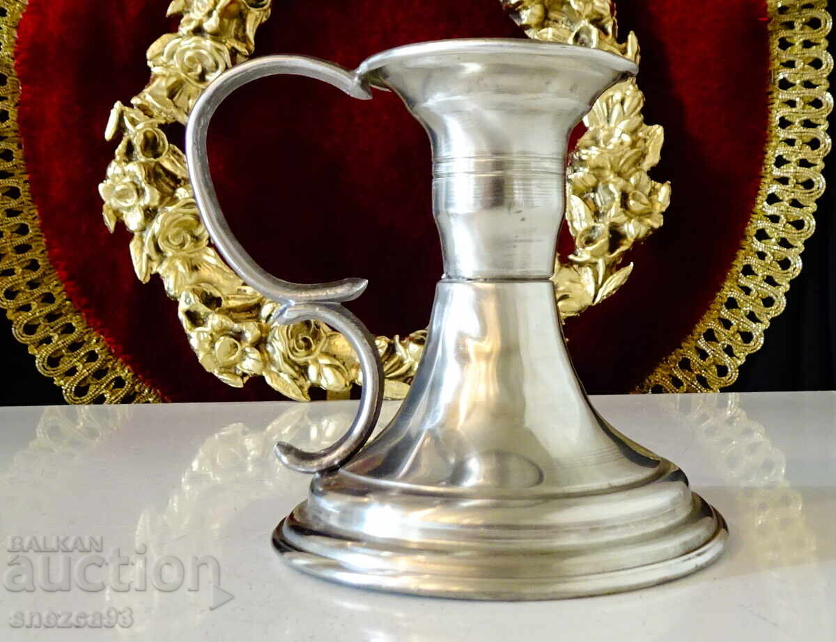 Калаен свещник с дръжка 9 см. Калаен свещник с дръжка 9 см.