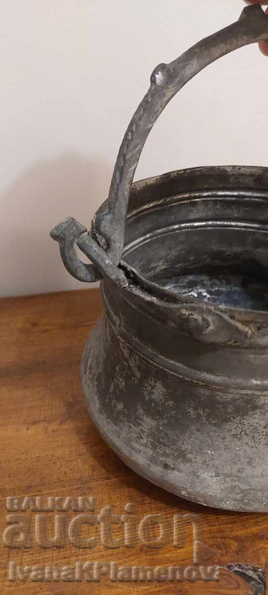 Ρετρό κατσαρολάκι για γνώστες με τιμή 40.00 BGN | € 20.45