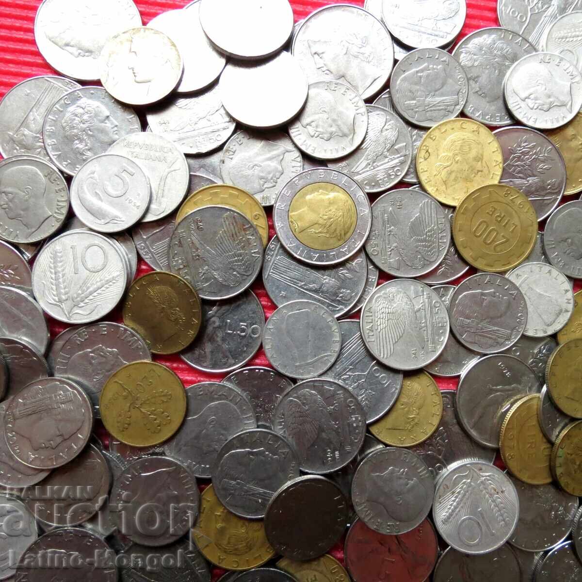 Delivery of Италия - 300 монети 1920 - 1990