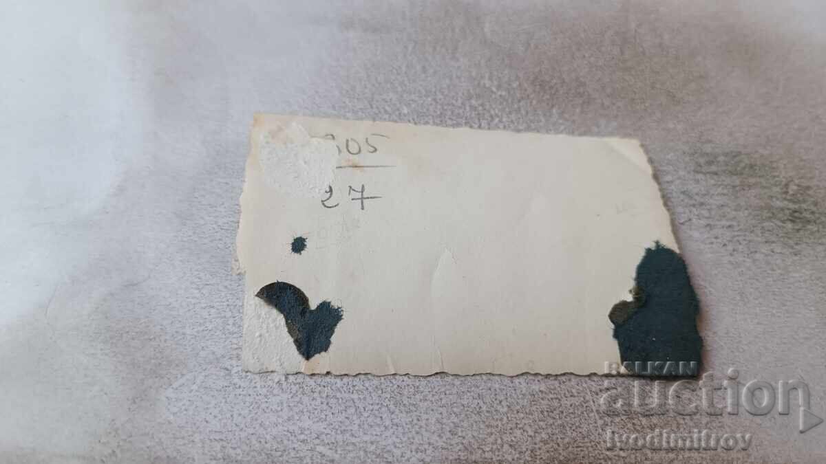 Foto Bărbați și femei pe plajă cu preț 1.45 BGN | € 0.74 Foto Bărbați și femei pe plajă cu preț 1.45 BGN | € 0.74