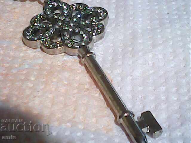 beautiful necklaces with price 10.00 BGN | € 5.11