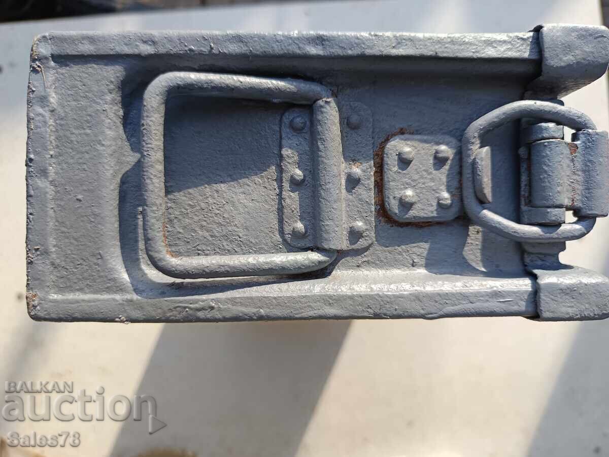 Licitație Cutie militară veche Licitație Cutie militară veche