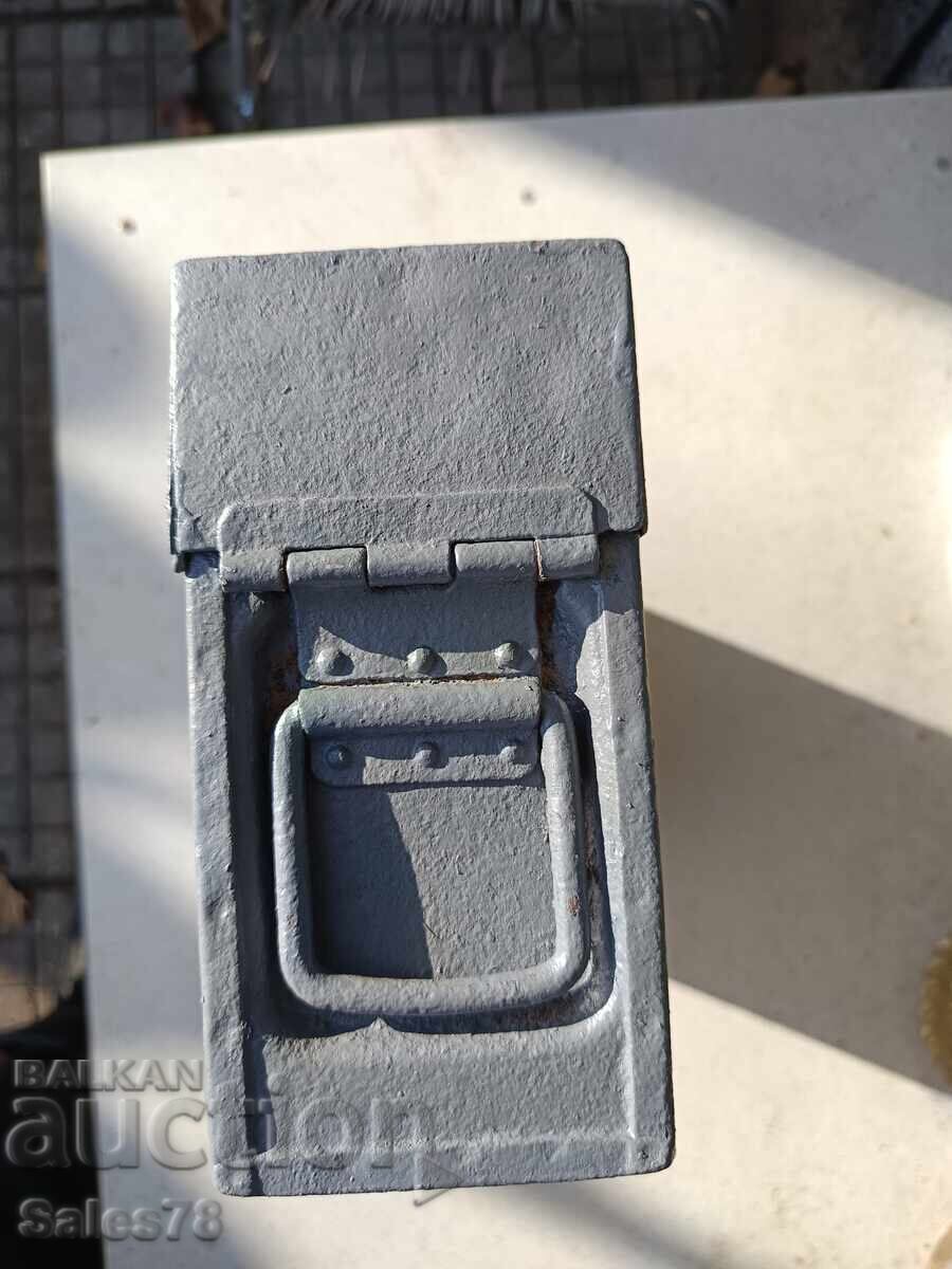 Livrarea Cutie militară veche Livrarea Cutie militară veche