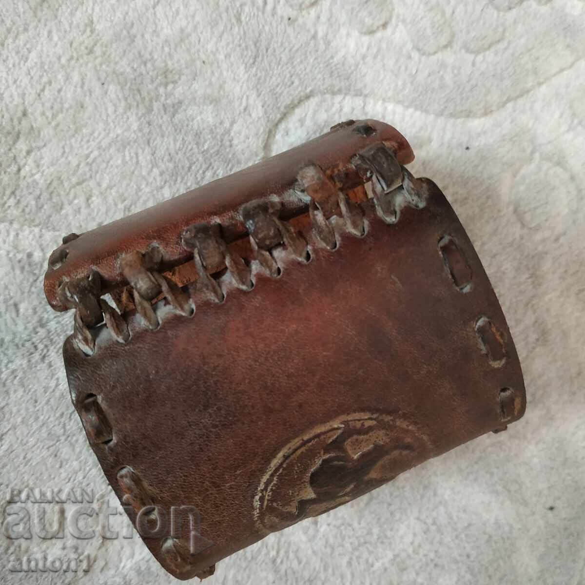 O brățară din piele cu preț 20.00 BGN | € 10.23