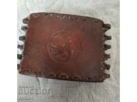 O brățară din piele