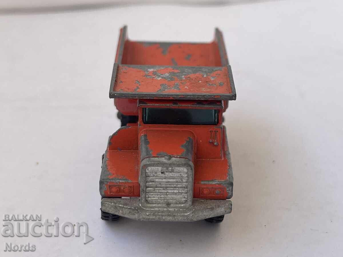 Количка MATCHBOX с цена 5.00 лв. | € 2.56 Количка MATCHBOX с цена 5.00 лв. | € 2.56