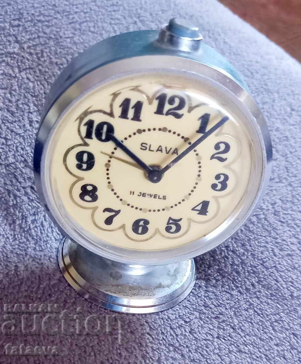 Două ceasuri rusești Mayak și Slava cu preț 11.00 BGN | € 5.62 Două ceasuri rusești Mayak și Slava cu preț 11.00 BGN | € 5.62