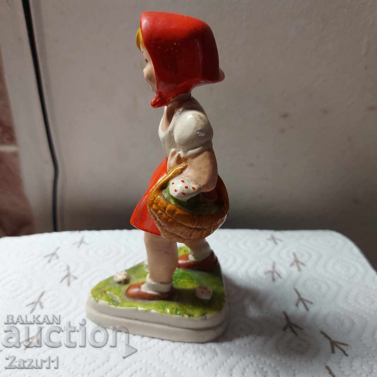 Παράδοση Παλιά φιγούρα Κοκκινοσκουφίτσα