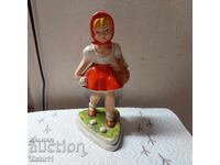 Veche Figurina din Porțelan Bulgărească Tip Scufița Roșie