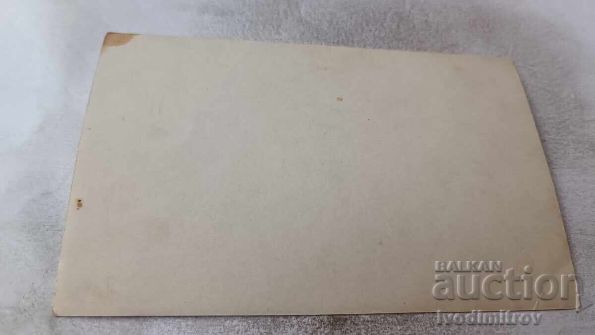 Fotografie Fetiță pe scaun de lemn cu preț 1.45 BGN | € 0.74