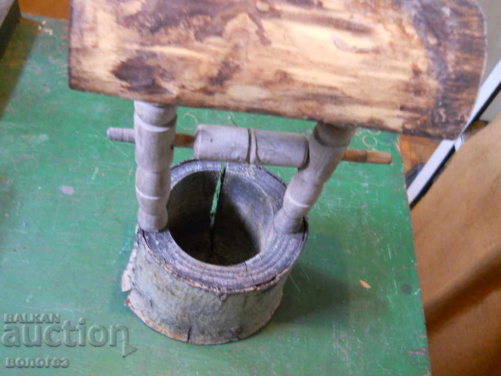 Макет на дървен геран с цена 10.00 лв. | € 5.11 Макет на дървен геран с цена 10.00 лв. | € 5.11