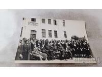 S-ka Μαθητές και δάσκαλοι στην αυλή του σχολείου Αγ. Κυρίλλου και Μεθοδίου