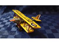 Avion vechi metalic cu elice