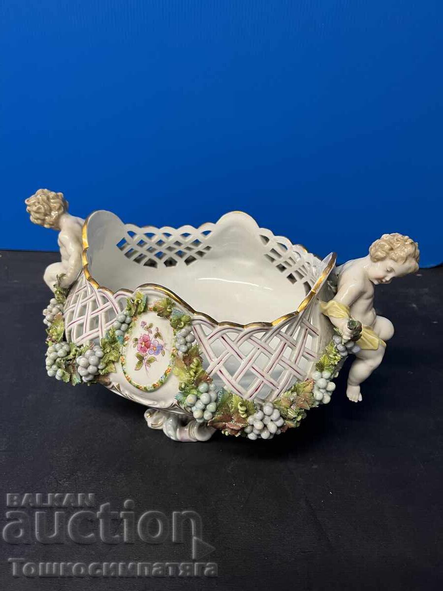 Porțelan de colecție Volkstedt - jardiniere ajurată cu înger cu preț 450.00 BGN | € 230.08