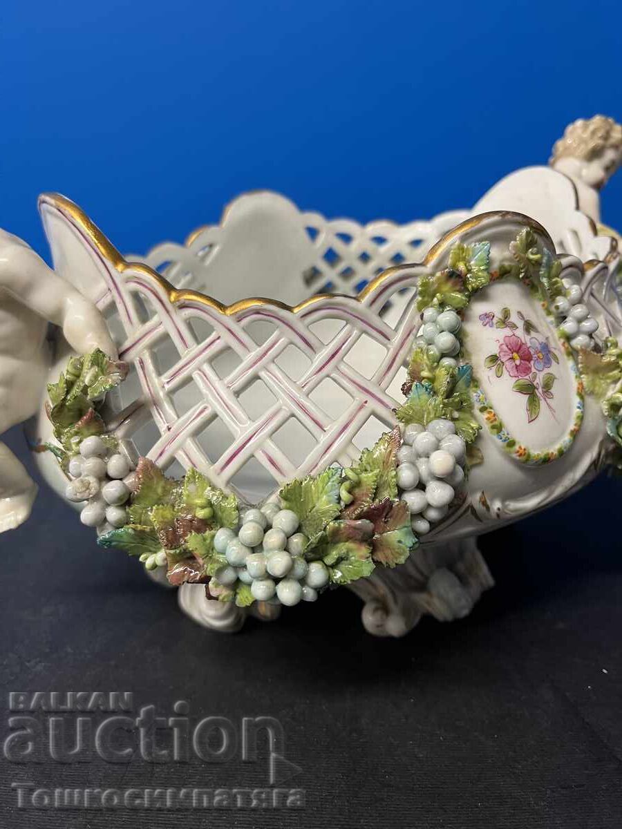 Licitație Porțelan de colecție Volkstedt - jardiniere ajurată cu înger