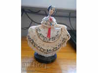 Статуетка на жена облечена с национална носия - Панама