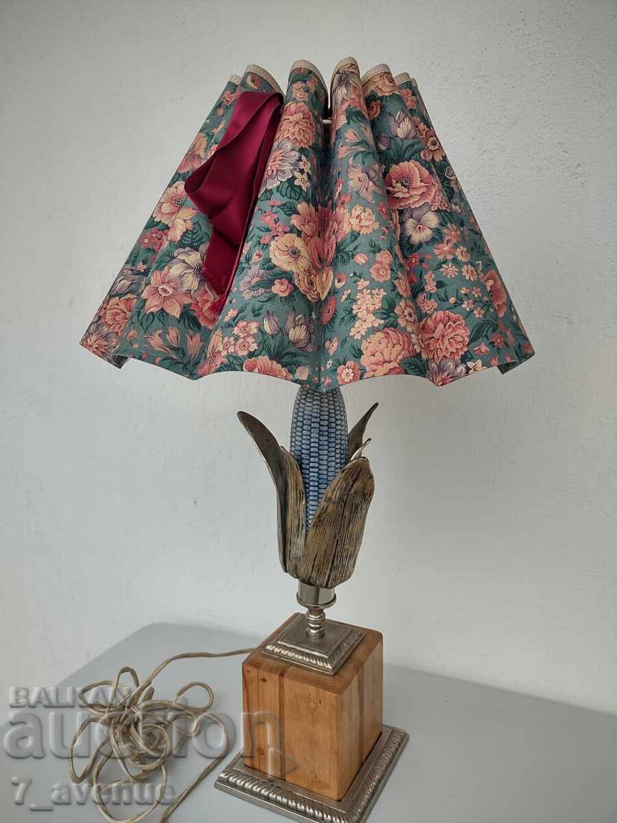 Veche lampă foarte frumoasă 23.11.25 cu preț 850.00 BGN | € 434.60 Veche lampă foarte frumoasă 23.11.25 cu preț 850.00 BGN | € 434.60