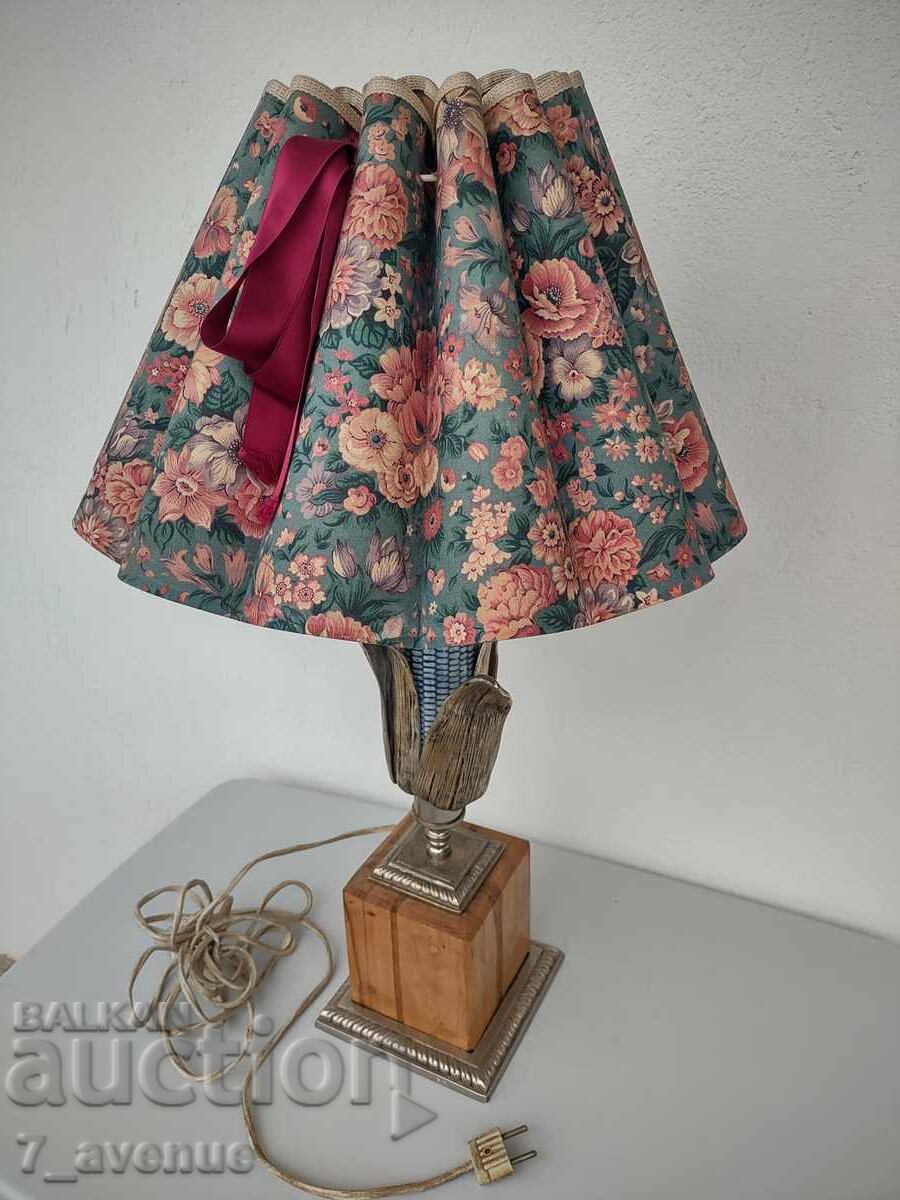 Licitație Veche lampă foarte frumoasă 23.11.25 Licitație Veche lampă foarte frumoasă 23.11.25