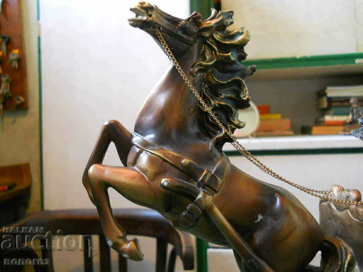 Delivery of Large statuette - chariot with newlyweds