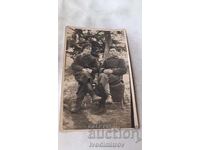 Снимка Двама войници