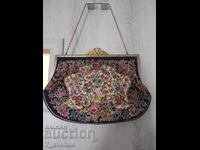 Geantă elegantă și stilată de damă cu ornamente aurite 23.11.25