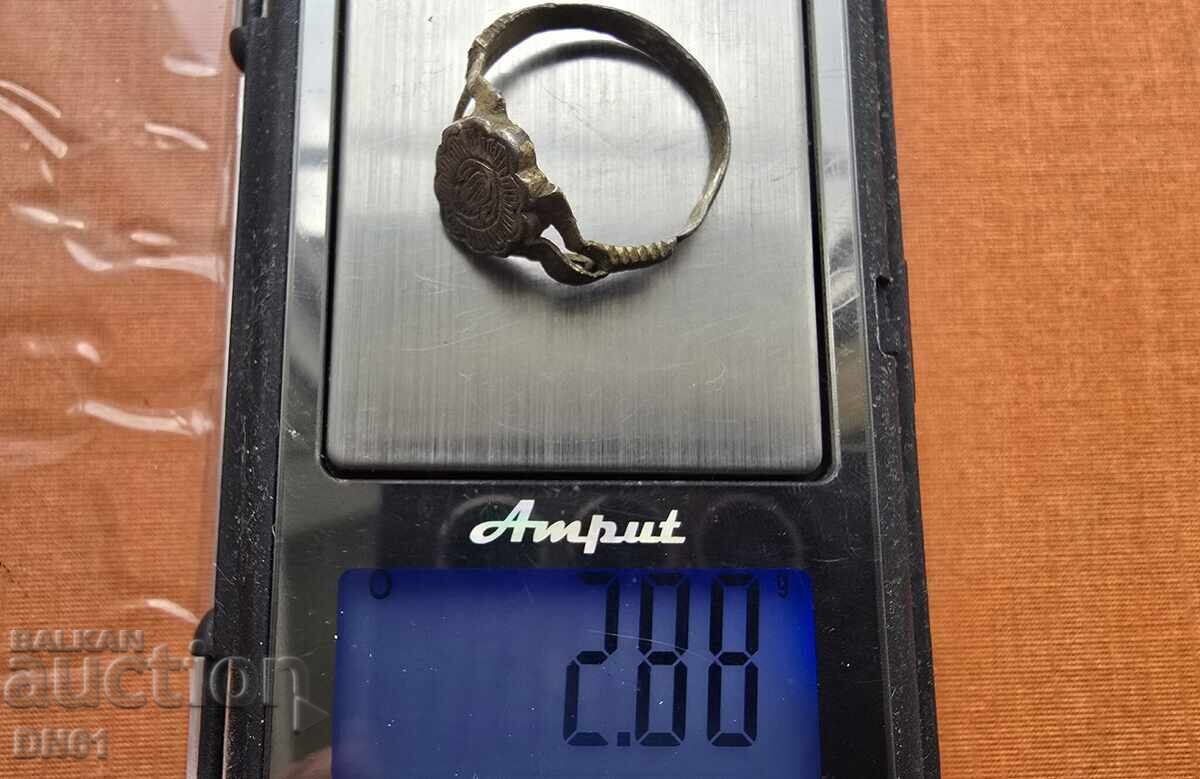 Ασημένιο Αναγεννησιακό δαχτυλίδι με τιμή 30.00 BGN | € 15.34