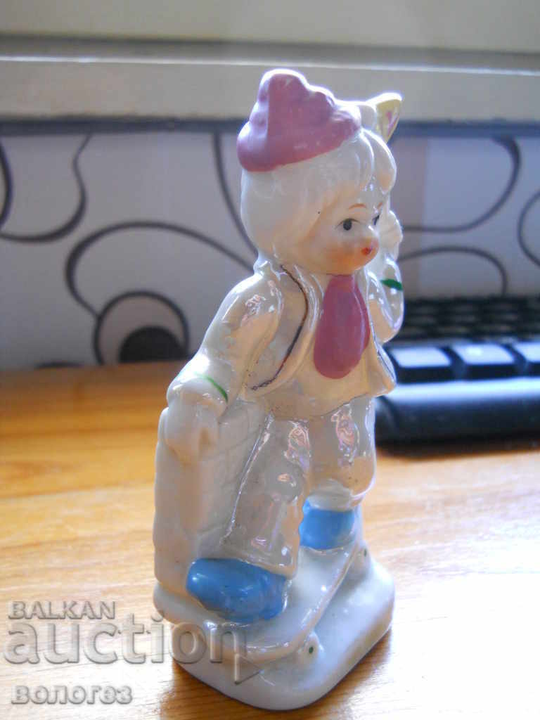 Porcelain figurine with price 15.00 BGN | € 7.67 Porcelain figurine with price 15.00 BGN | € 7.67